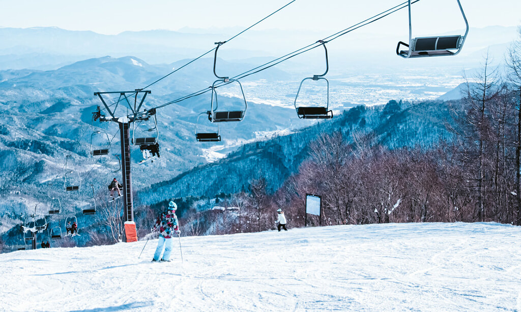 スキー旅行におすすめ！温泉付きスキー場10選